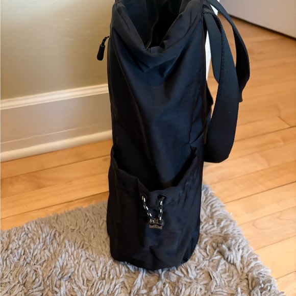 Beis The Sport Tote Black - Picture 4 of 12